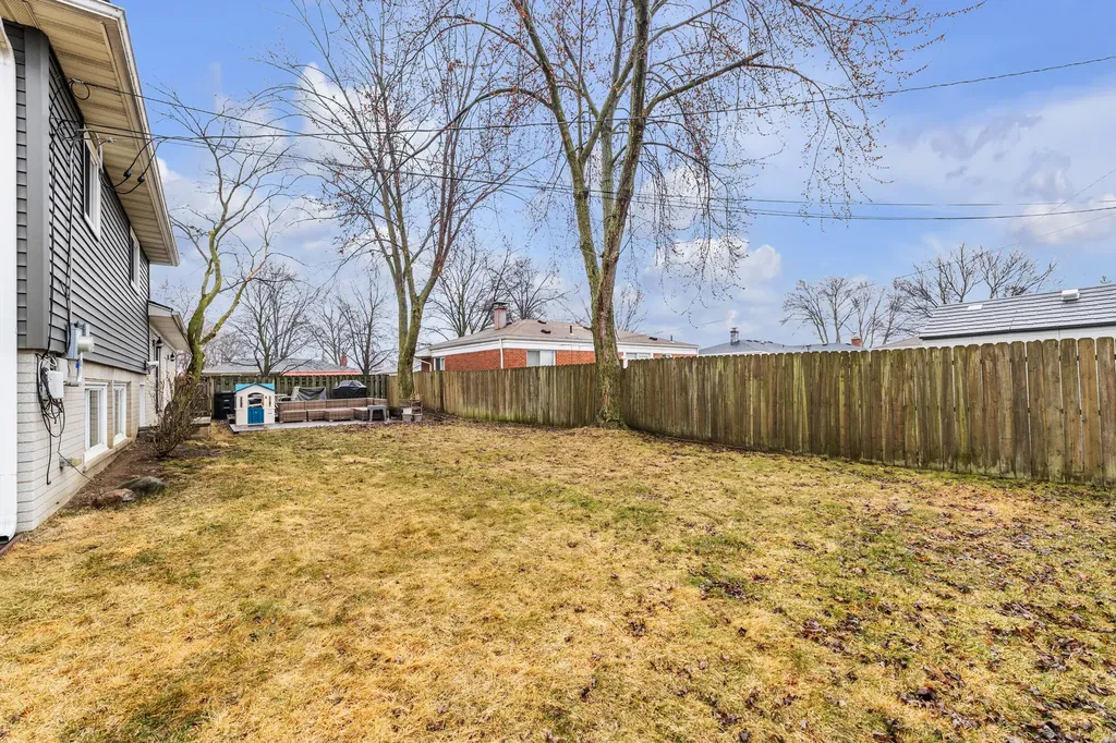 39011 Pinetree Street Livonia City MI 48150