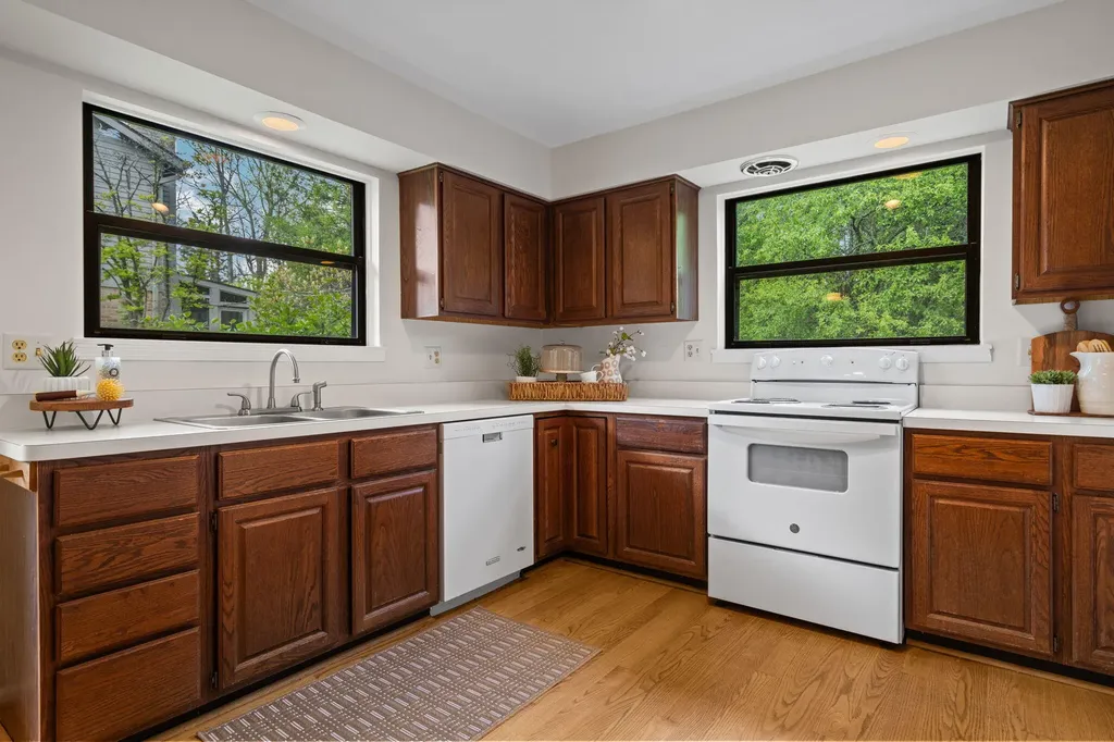 2224 Rivenoak Court Ann Arbor City MI 48103