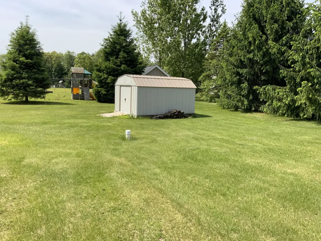 7715 Hidden Knoll Court NE Conway Township MI 48418
