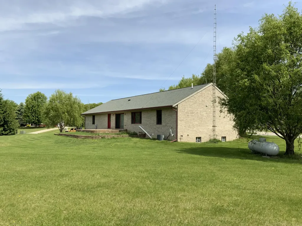 7715 Hidden Knoll Court NE Conway Township MI 48418