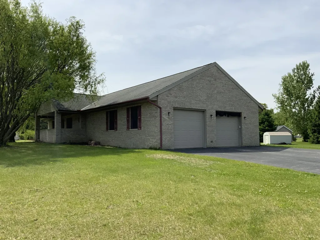 7715 Hidden Knoll Court NE Conway Township MI 48418