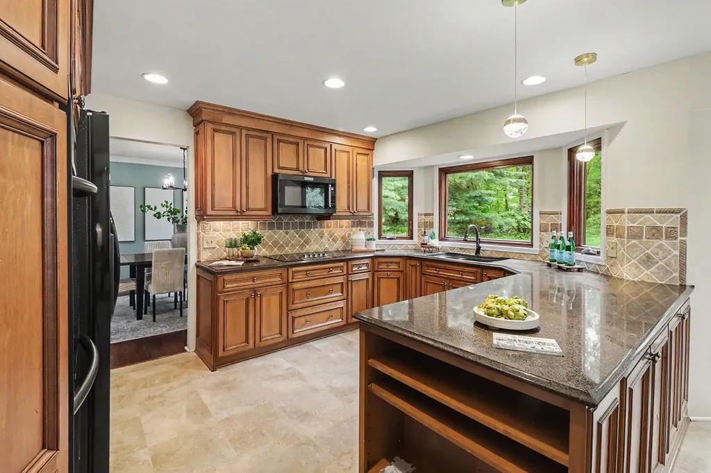 6588 White Pines Drive Genoa Township MI 48116
