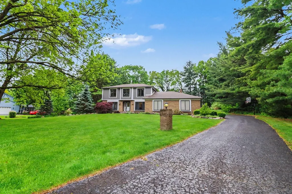 6588 White Pines Drive Genoa Township MI 48116