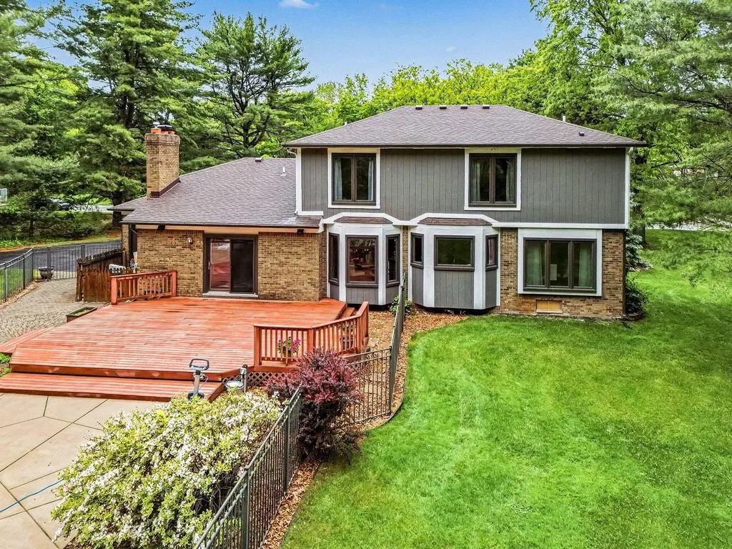 6588 White Pines Drive Genoa Township MI 48116