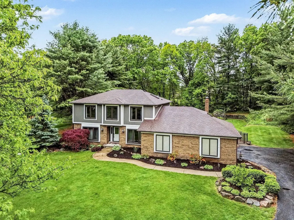 6588 White Pines Drive Genoa Township MI 48116