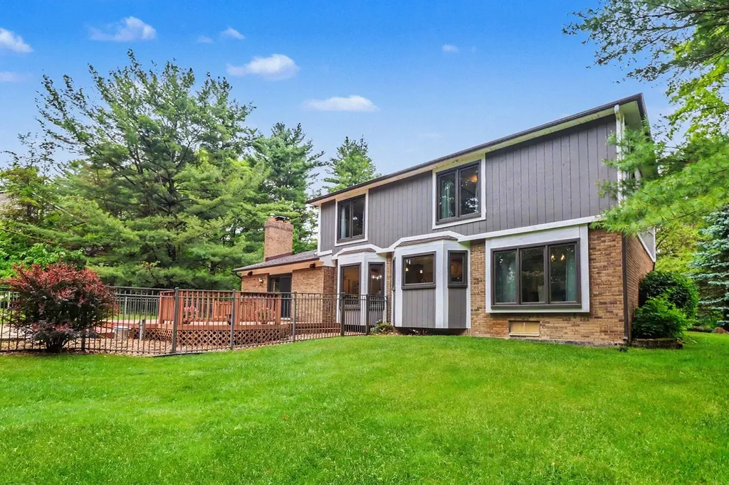 6588 White Pines Drive Genoa Township MI 48116