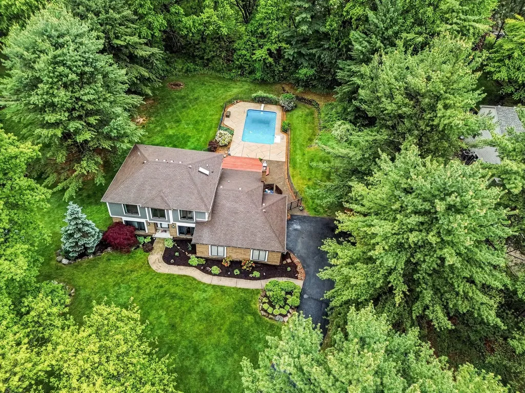 6588 White Pines Drive Genoa Township MI 48116
