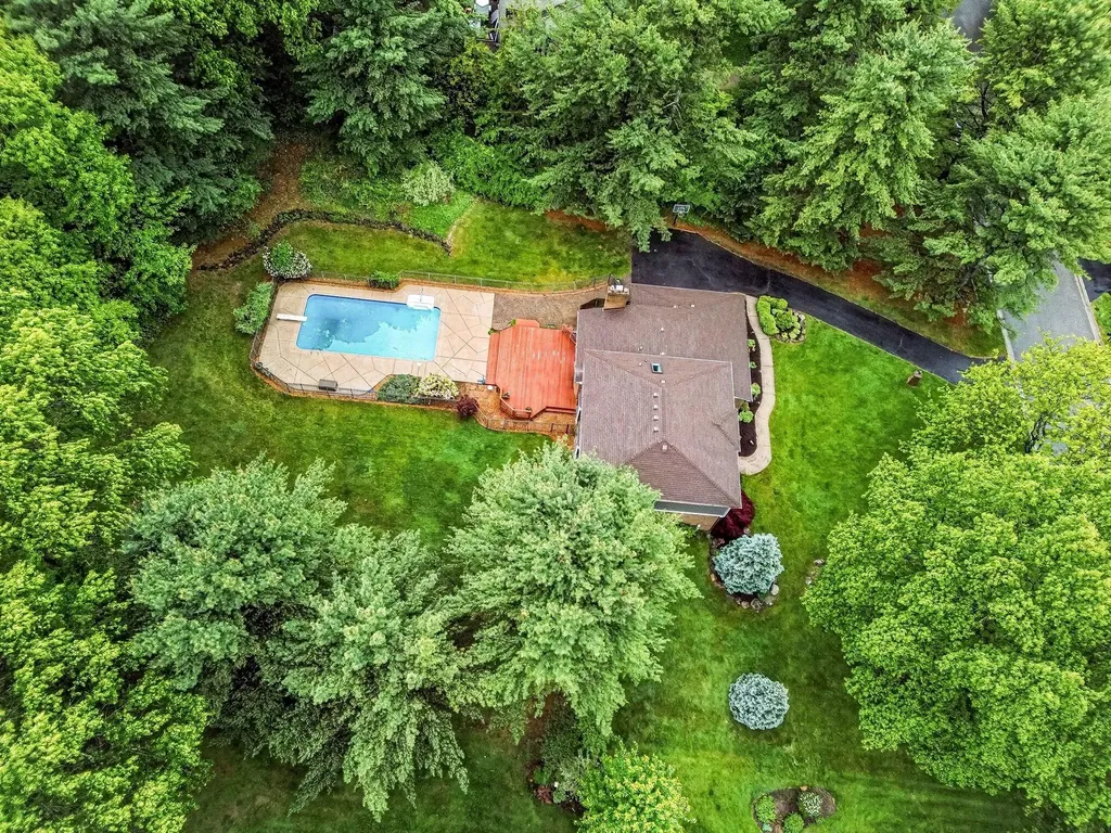 6588 White Pines Drive Genoa Township MI 48116
