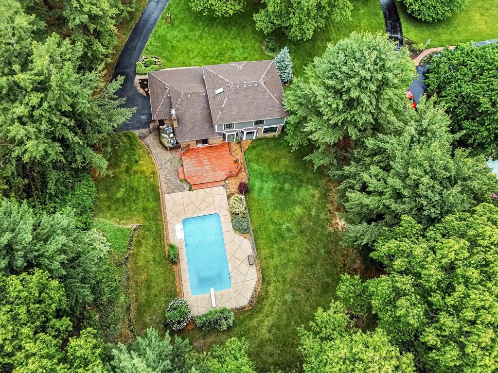 6588 White Pines Drive Genoa Township MI 48116