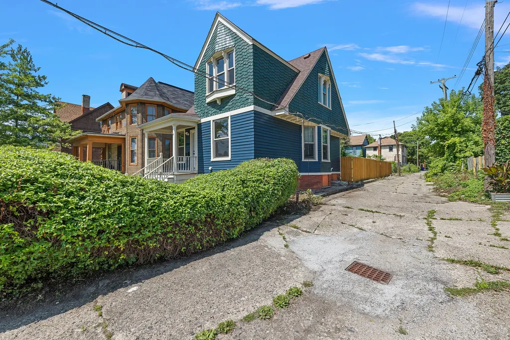 1734 W Willis Street Detroit City MI 48208