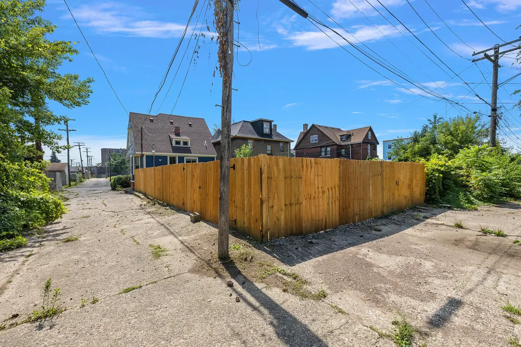 1734 W Willis Street Detroit City MI 48208