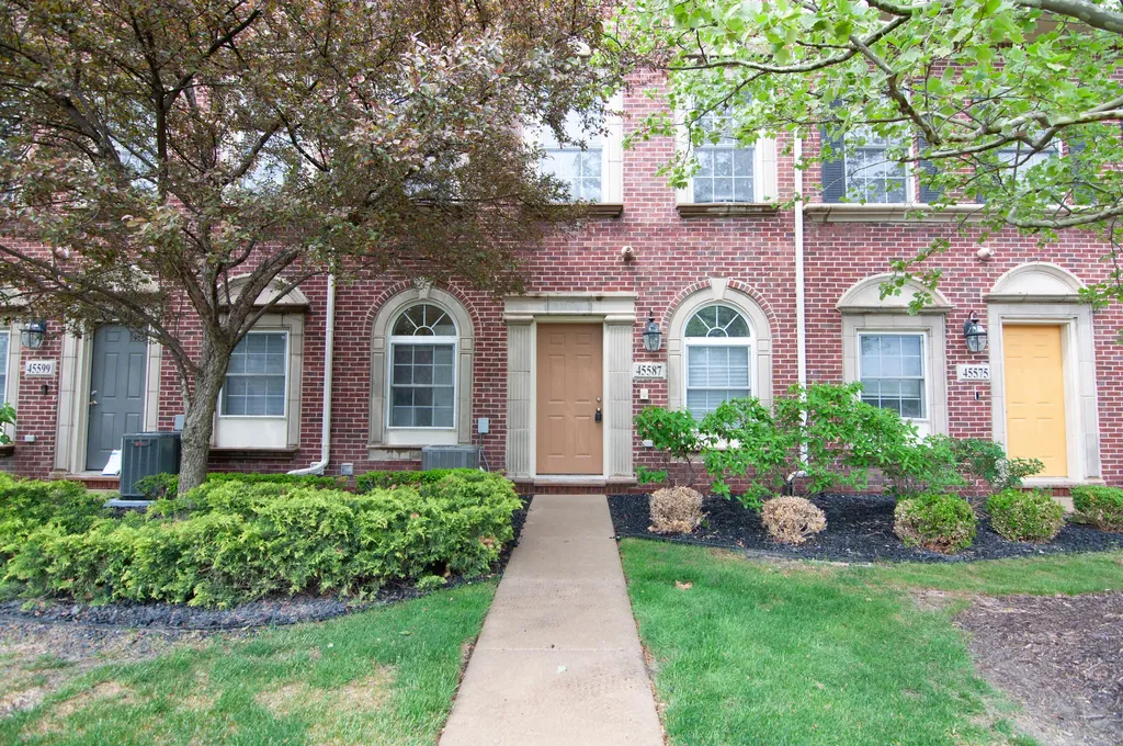 45587 N Stonewood Road Canton Charter Township MI 48187