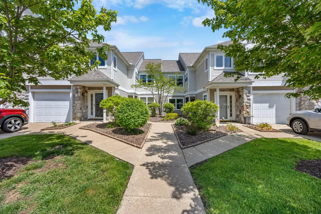 717 Fieldstone Circle W Chelsea City MI 48118