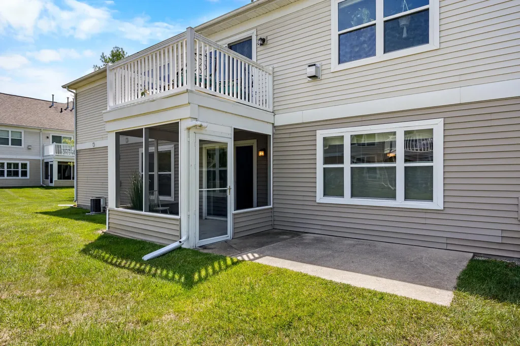 717 Fieldstone Circle W Chelsea City MI 48118