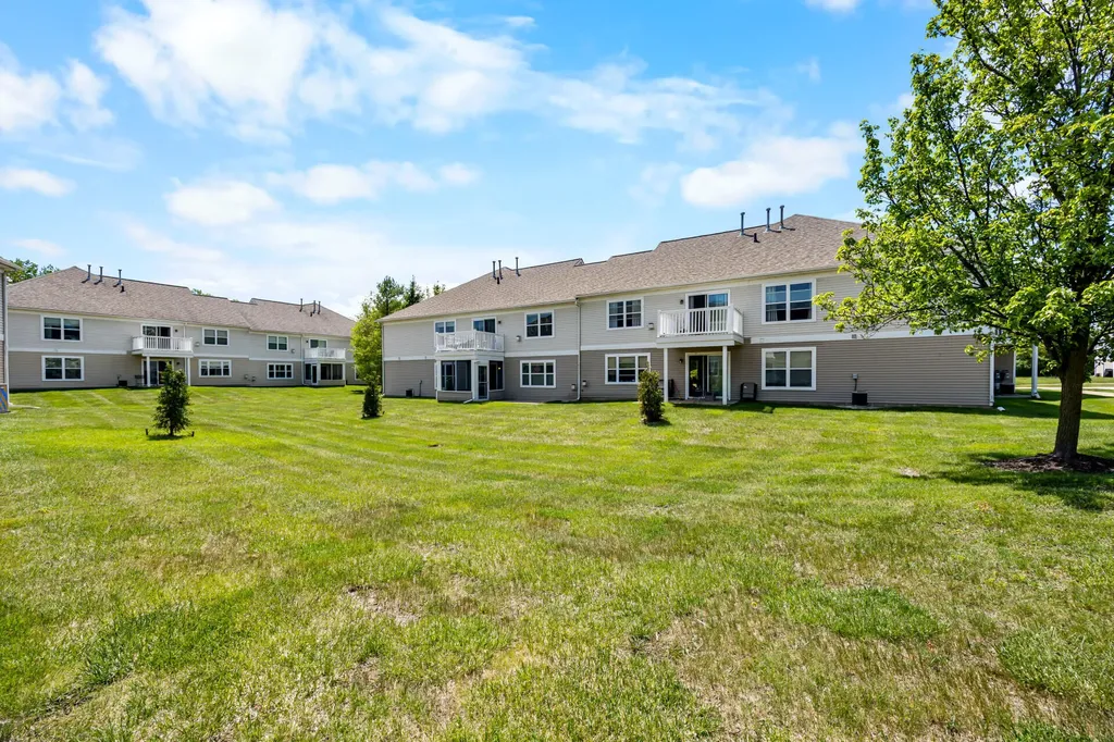 717 Fieldstone Circle W Chelsea City MI 48118