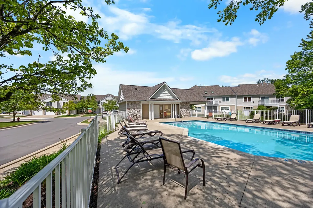 717 Fieldstone Circle W Chelsea City MI 48118