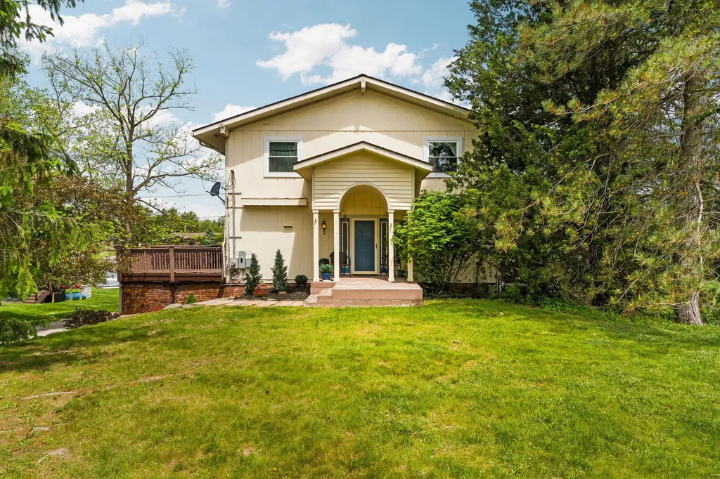 7490 Ledgewood Drive Tyrone Township MI 48430