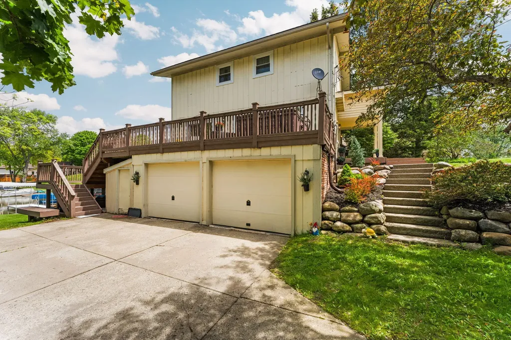 7490 Ledgewood Drive Tyrone Township MI 48430