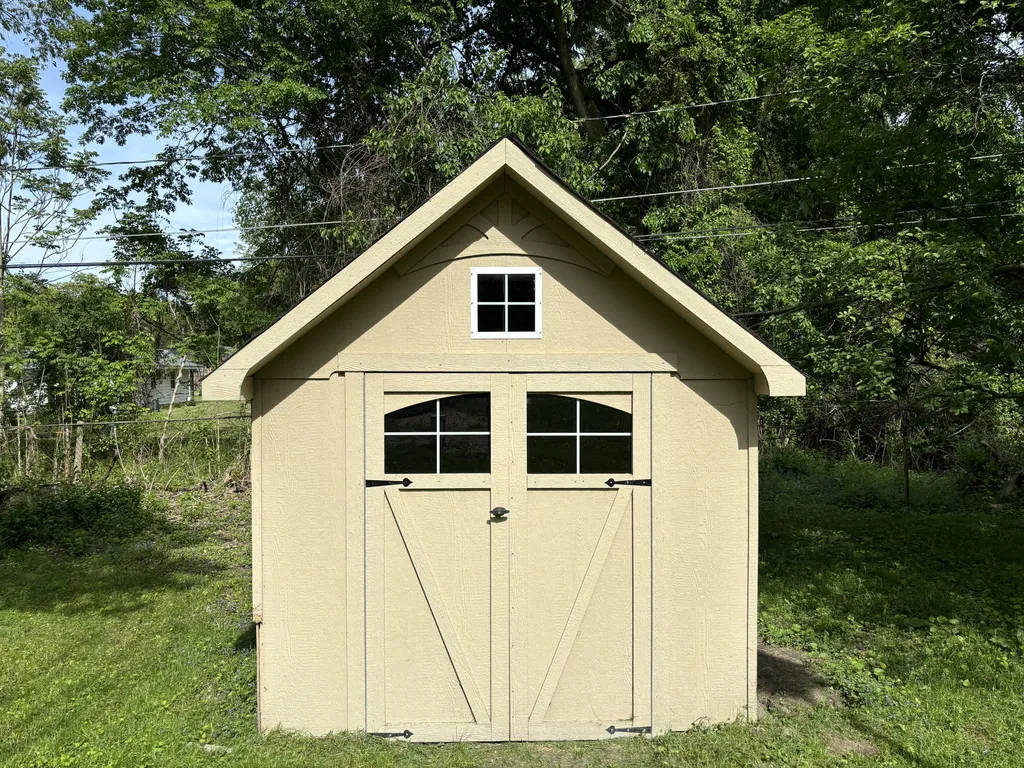 2545 Massena Avenue Commerce Charter Township MI 48382