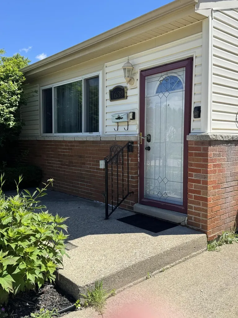 1639 Winifred Street Westland City MI 48186