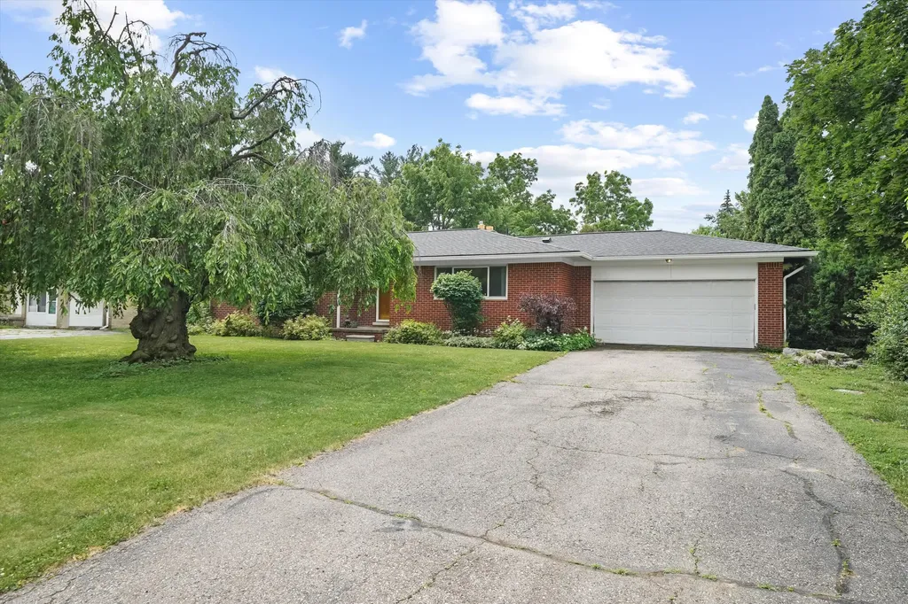 45145 Jeanette Avenue Van Buren Charter Township MI 48111