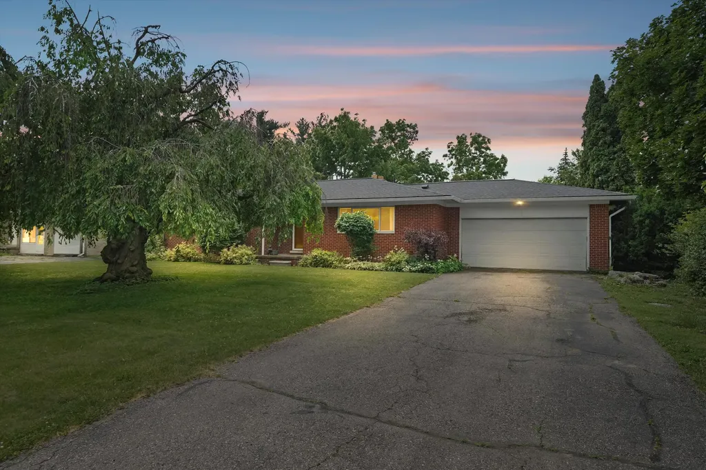 45145 Jeanette Avenue Van Buren Charter Township MI 48111