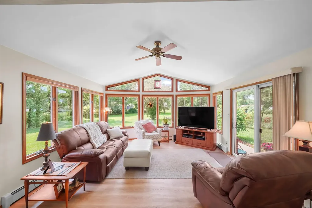 45145 Jeanette Avenue Van Buren Charter Township MI 48111