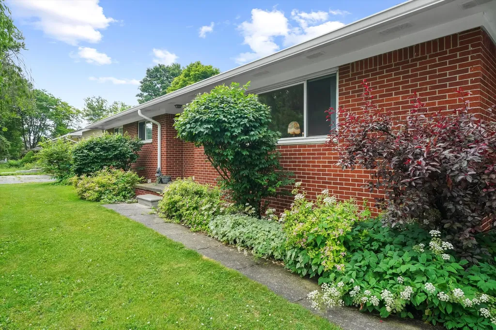 45145 Jeanette Avenue Van Buren Charter Township MI 48111