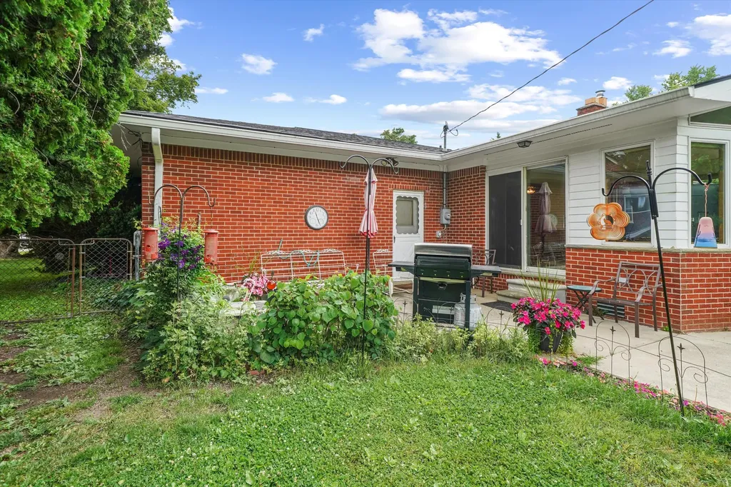 45145 Jeanette Avenue Van Buren Charter Township MI 48111