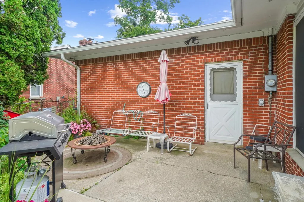 45145 Jeanette Avenue Van Buren Charter Township MI 48111