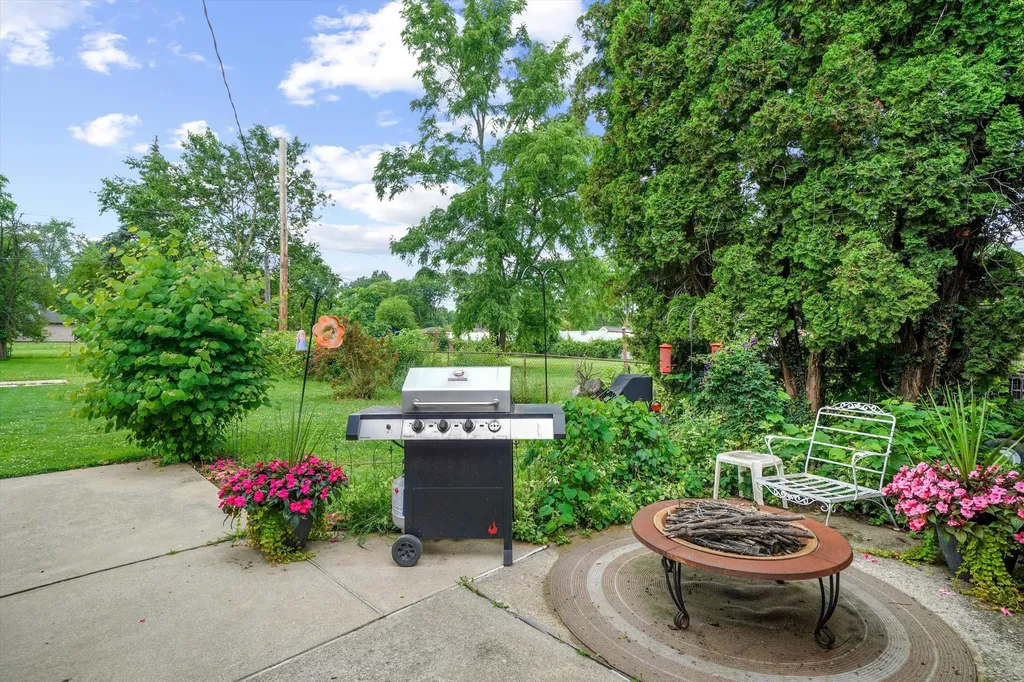 45145 Jeanette Avenue Van Buren Charter Township MI 48111