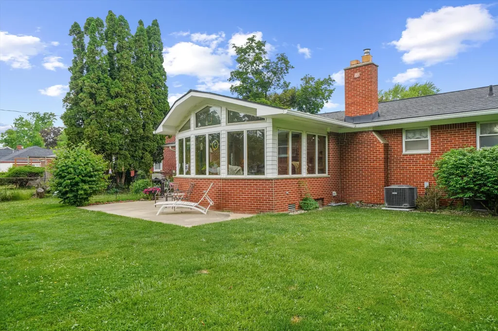 45145 Jeanette Avenue Van Buren Charter Township MI 48111