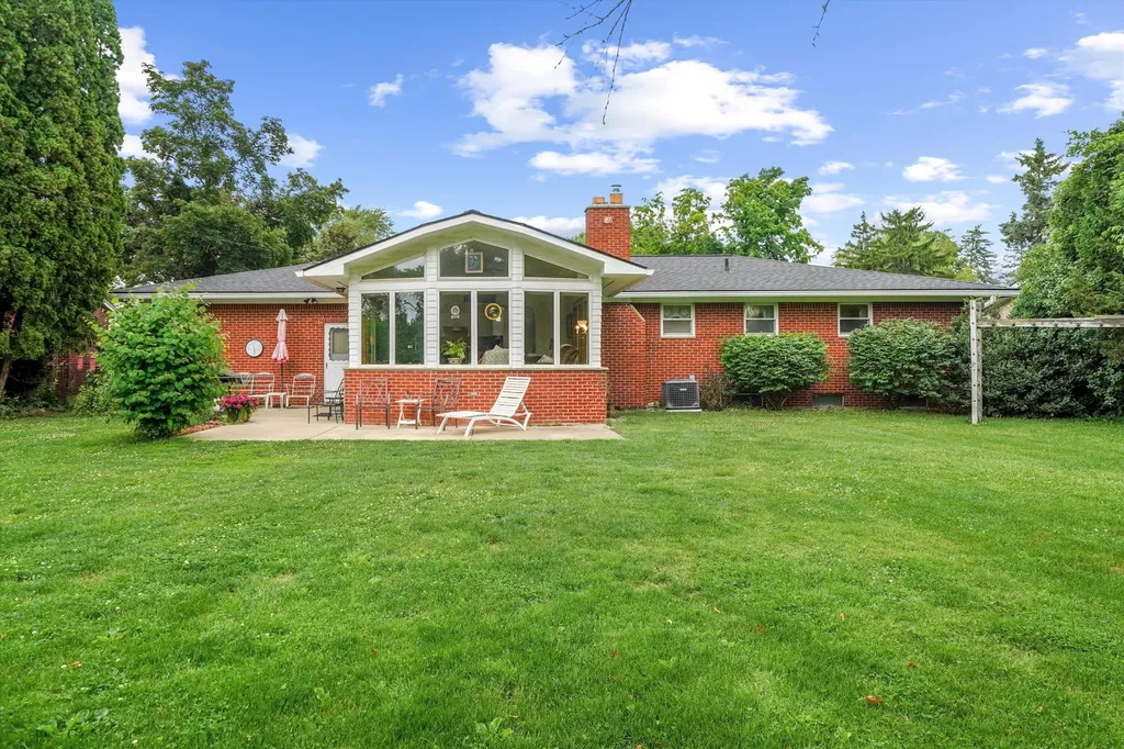 45145 Jeanette Avenue Van Buren Charter Township MI 48111