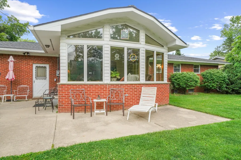 45145 Jeanette Avenue Van Buren Charter Township MI 48111