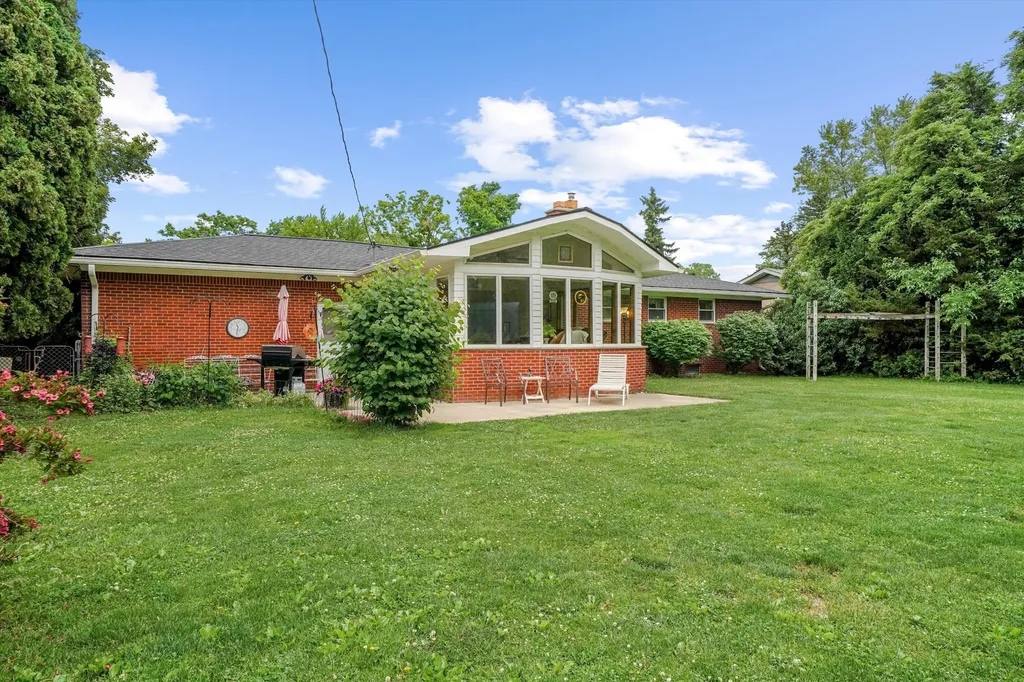 45145 Jeanette Avenue Van Buren Charter Township MI 48111