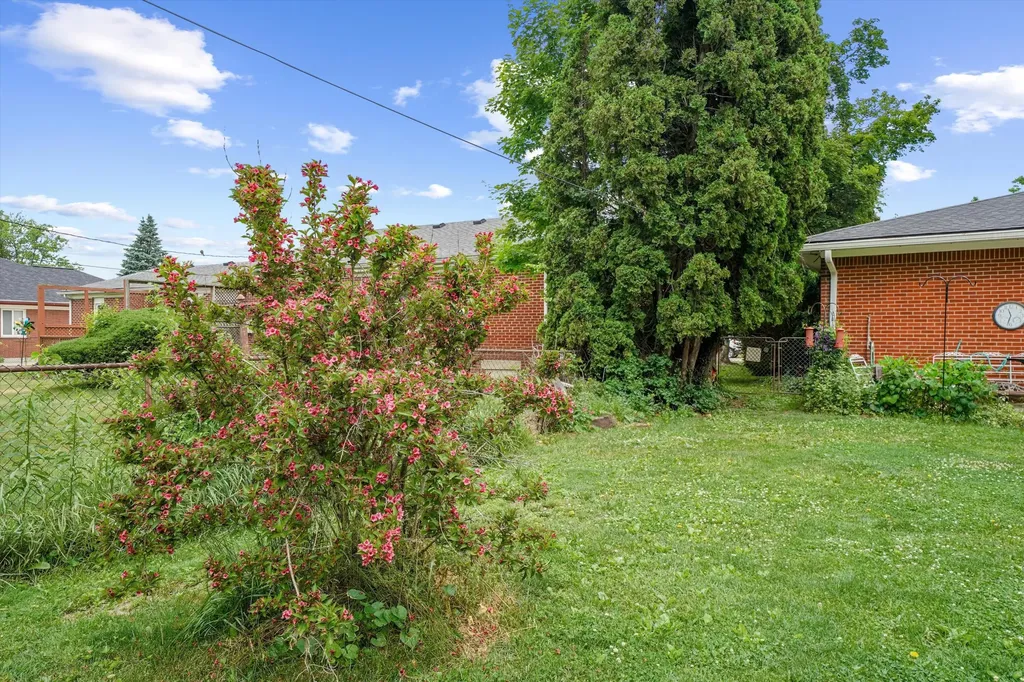 45145 Jeanette Avenue Van Buren Charter Township MI 48111