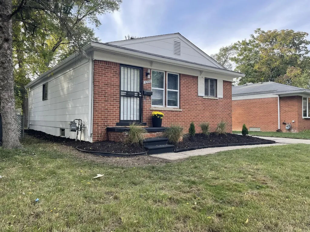 16599 Lenore Avenue Detroit City MI 48219