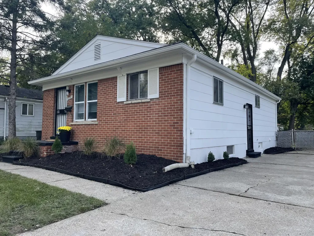 16599 Lenore Avenue Detroit City MI 48219