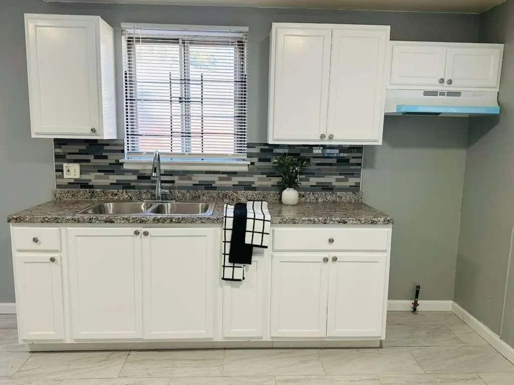 16599 Lenore Avenue Detroit City MI 48219