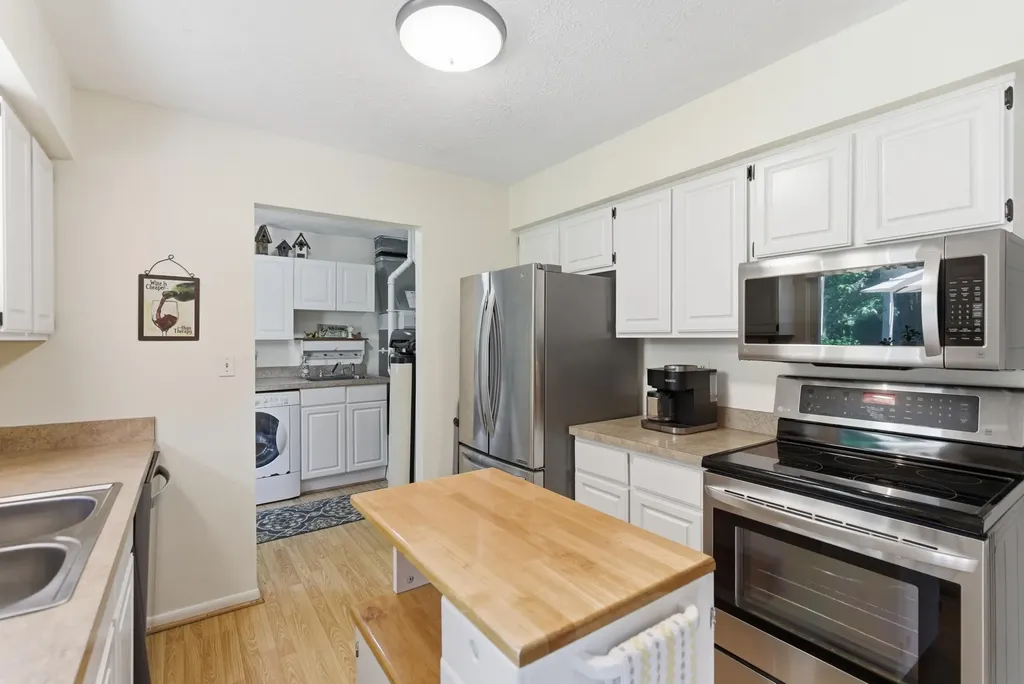 2452 Moore Place Oceola Township MI 48843