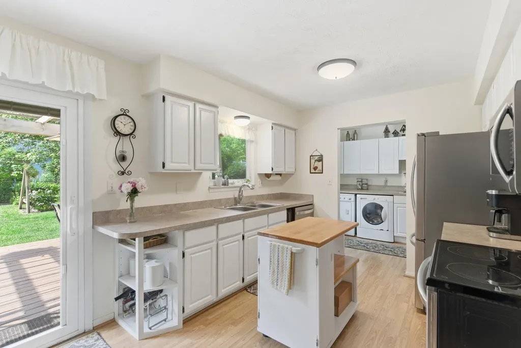 2452 Moore Place Oceola Township MI 48843