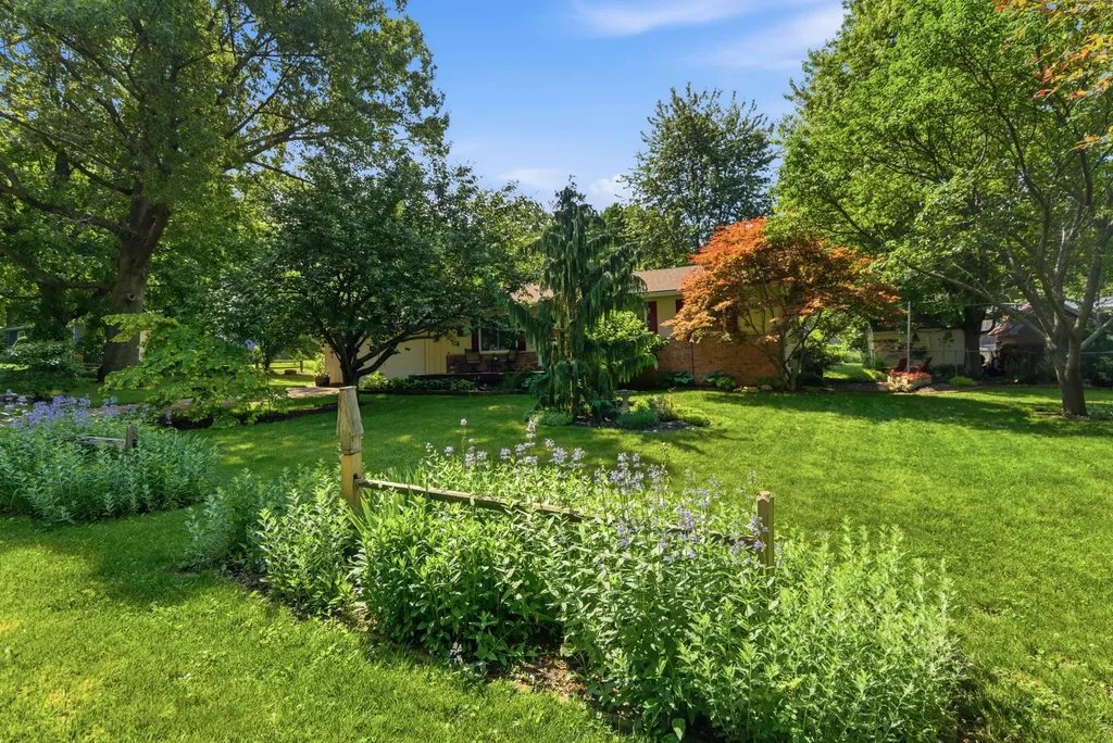 2452 Moore Place Oceola Township MI 48843