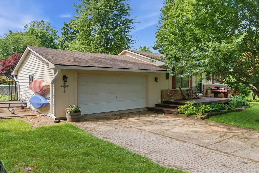 2452 Moore Place Oceola Township MI 48843