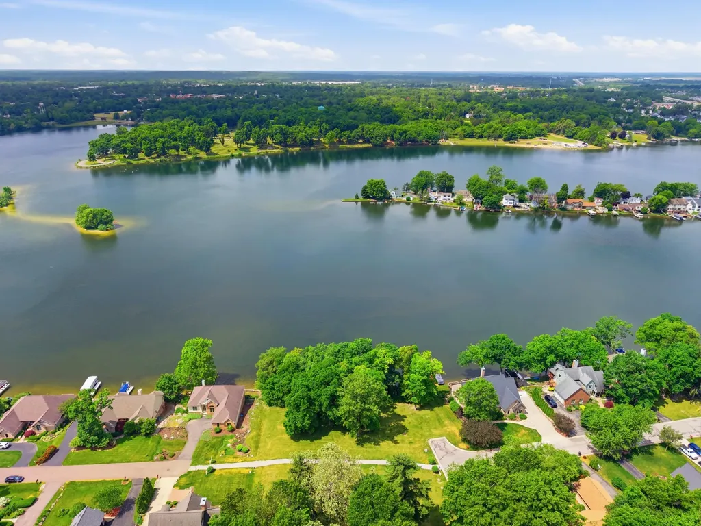 2452 Moore Place Oceola Township MI 48843