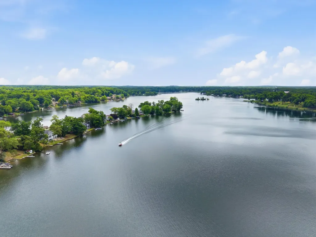 2452 Moore Place Oceola Township MI 48843