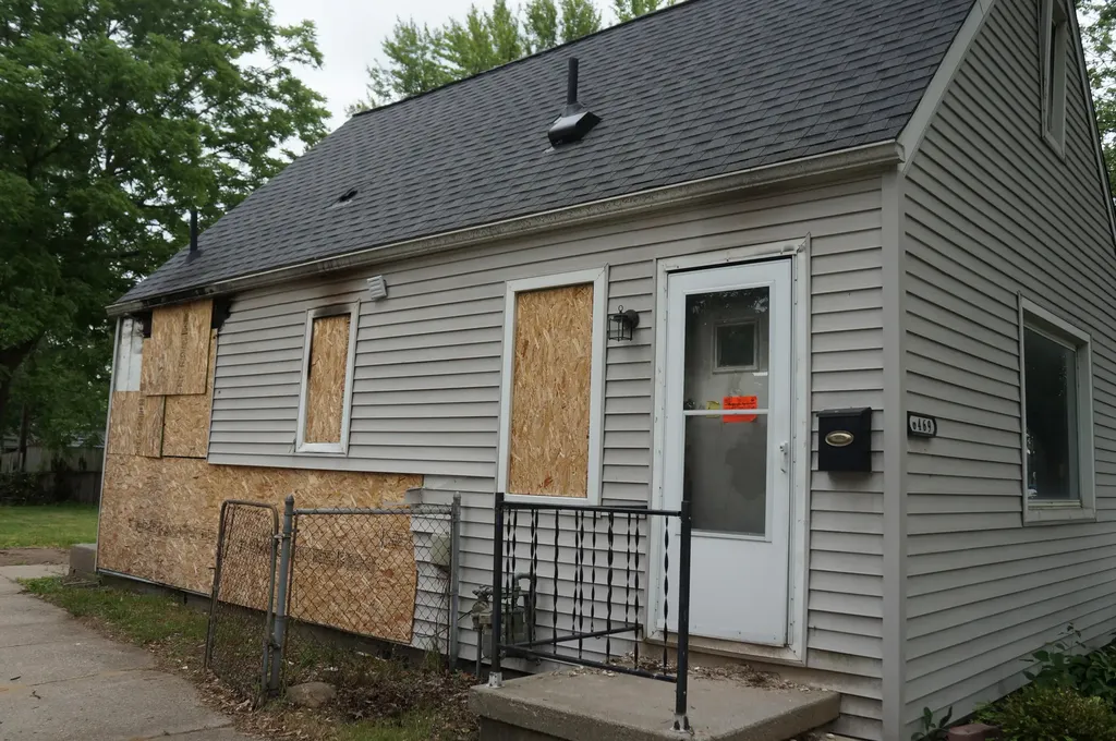 6469 Elm Street Taylor City MI 48180
