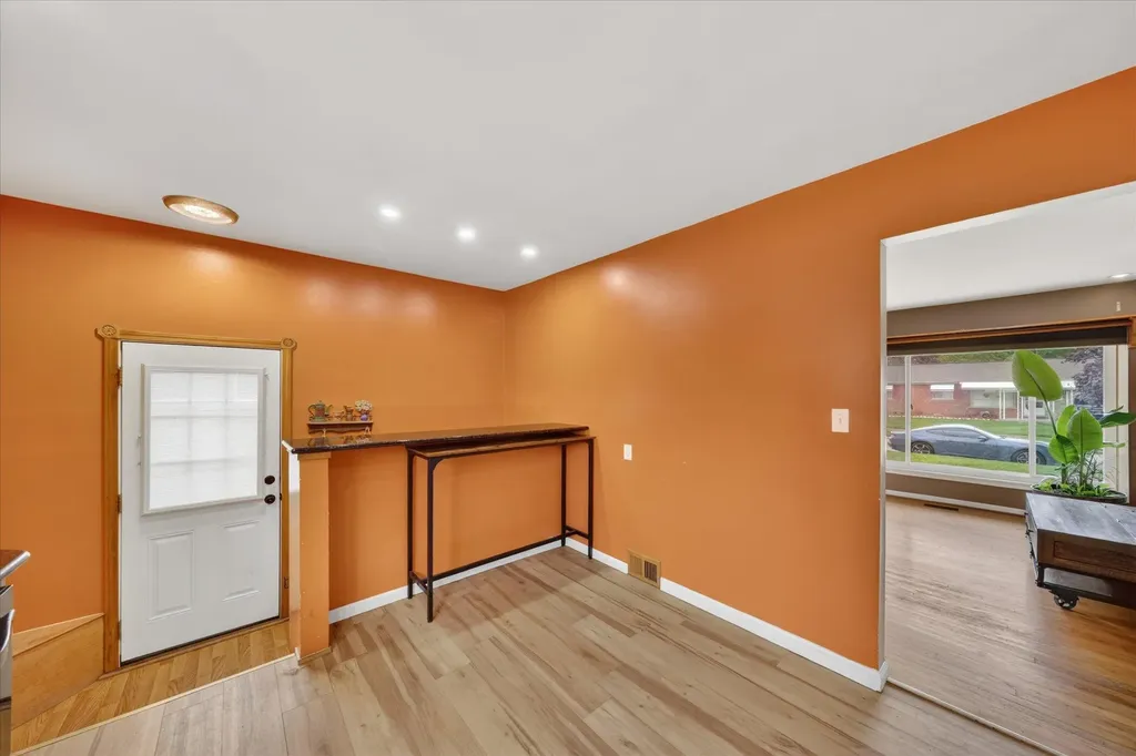 6950 Mohican Lane Westland City MI 48185
