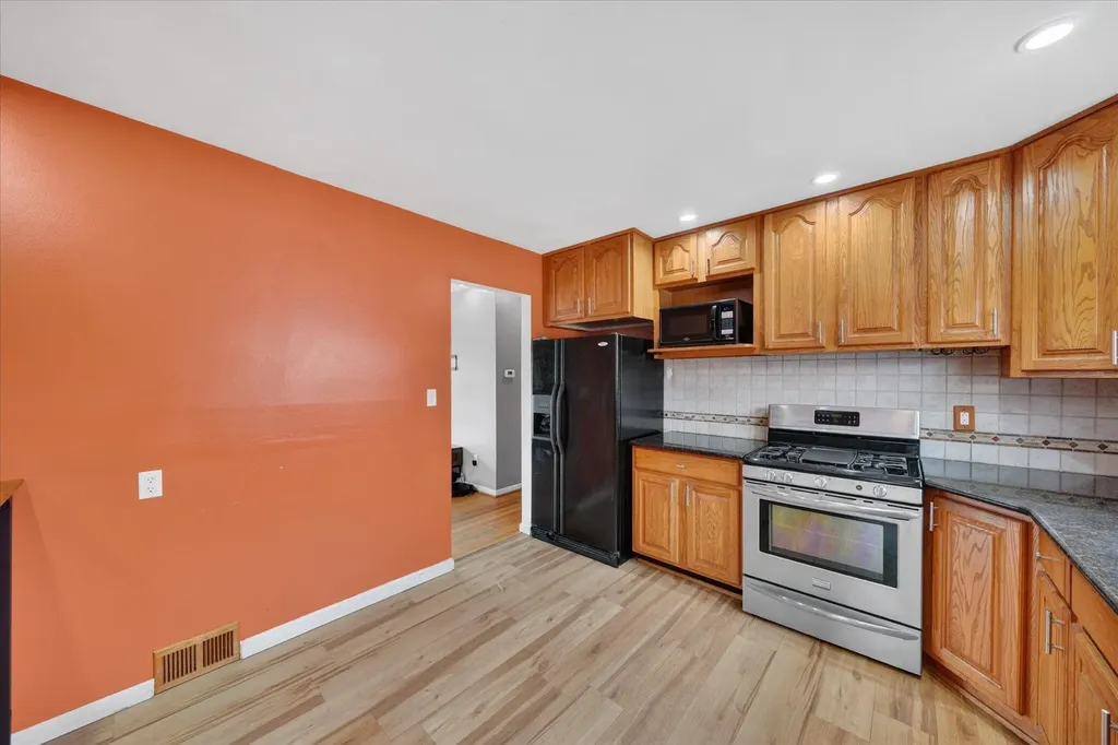 6950 Mohican Lane Westland City MI 48185