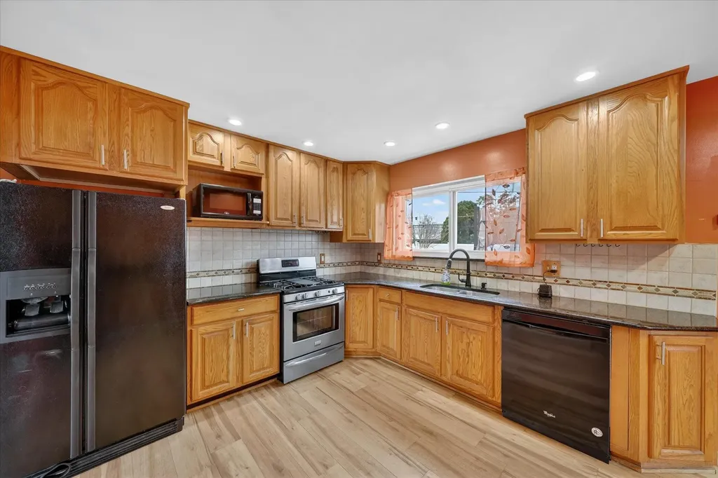 6950 Mohican Lane Westland City MI 48185