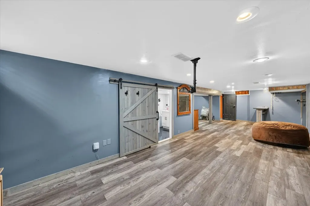 6950 Mohican Lane Westland City MI 48185
